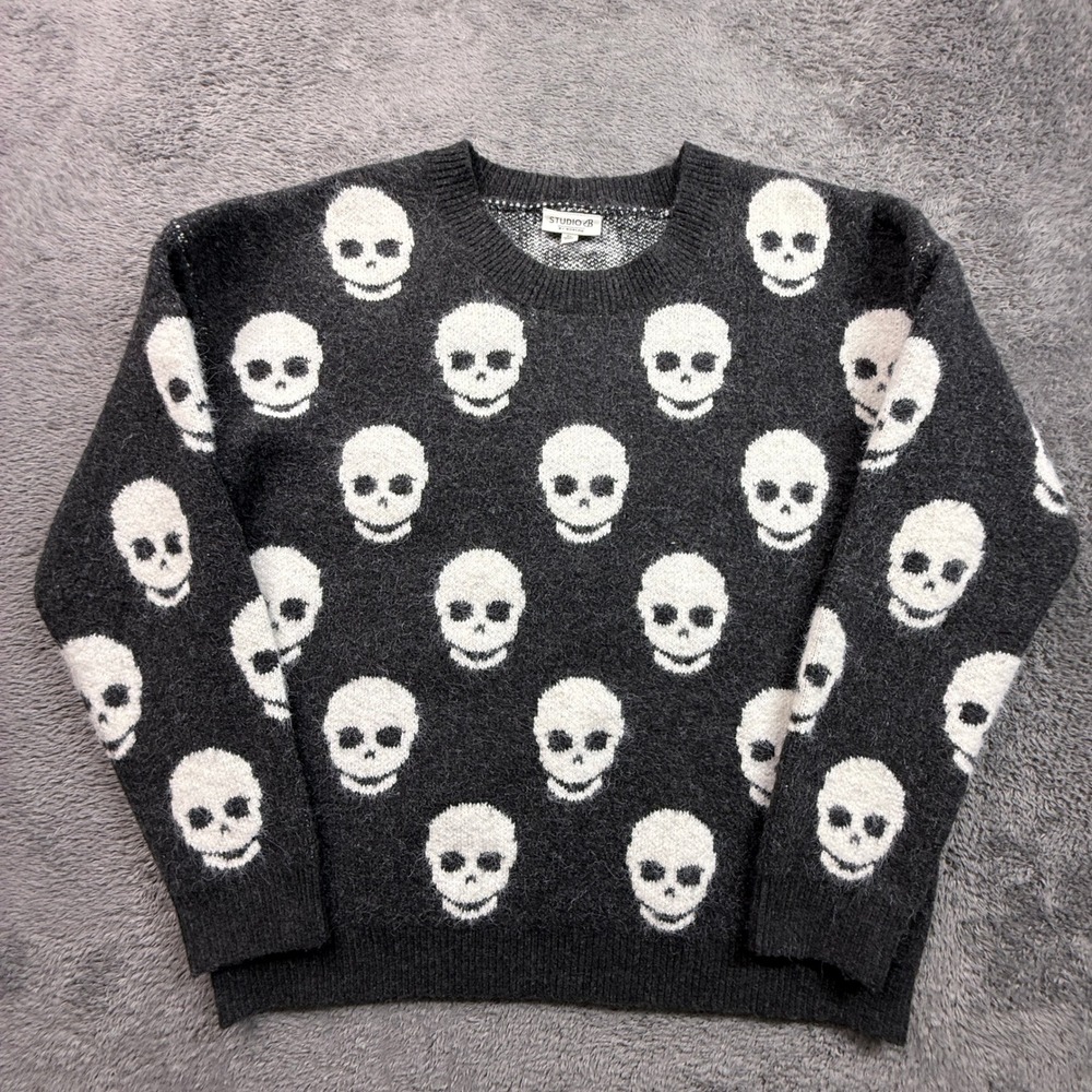 Studio B by Bobeau Sweater Womens XL Grey Skeleton Skull Fuzzy Knit Excellent